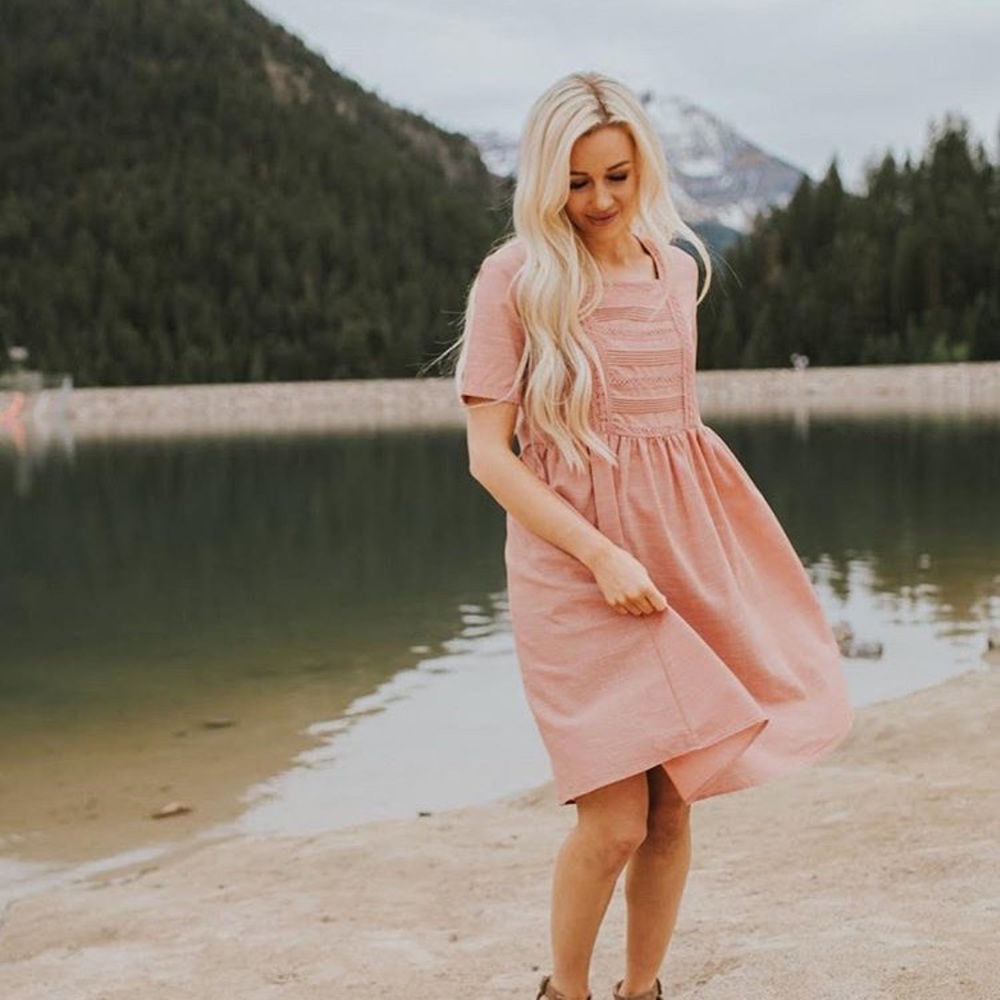 NWOT Pink embroidered midi dress w/pockets